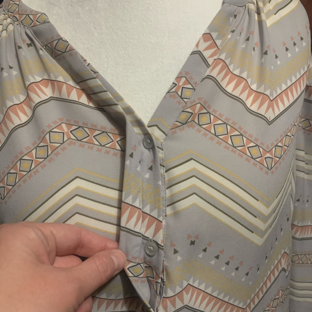 Maurice’s Gray Chevron Blouse Plus Size 1 - Picture 4 of 8